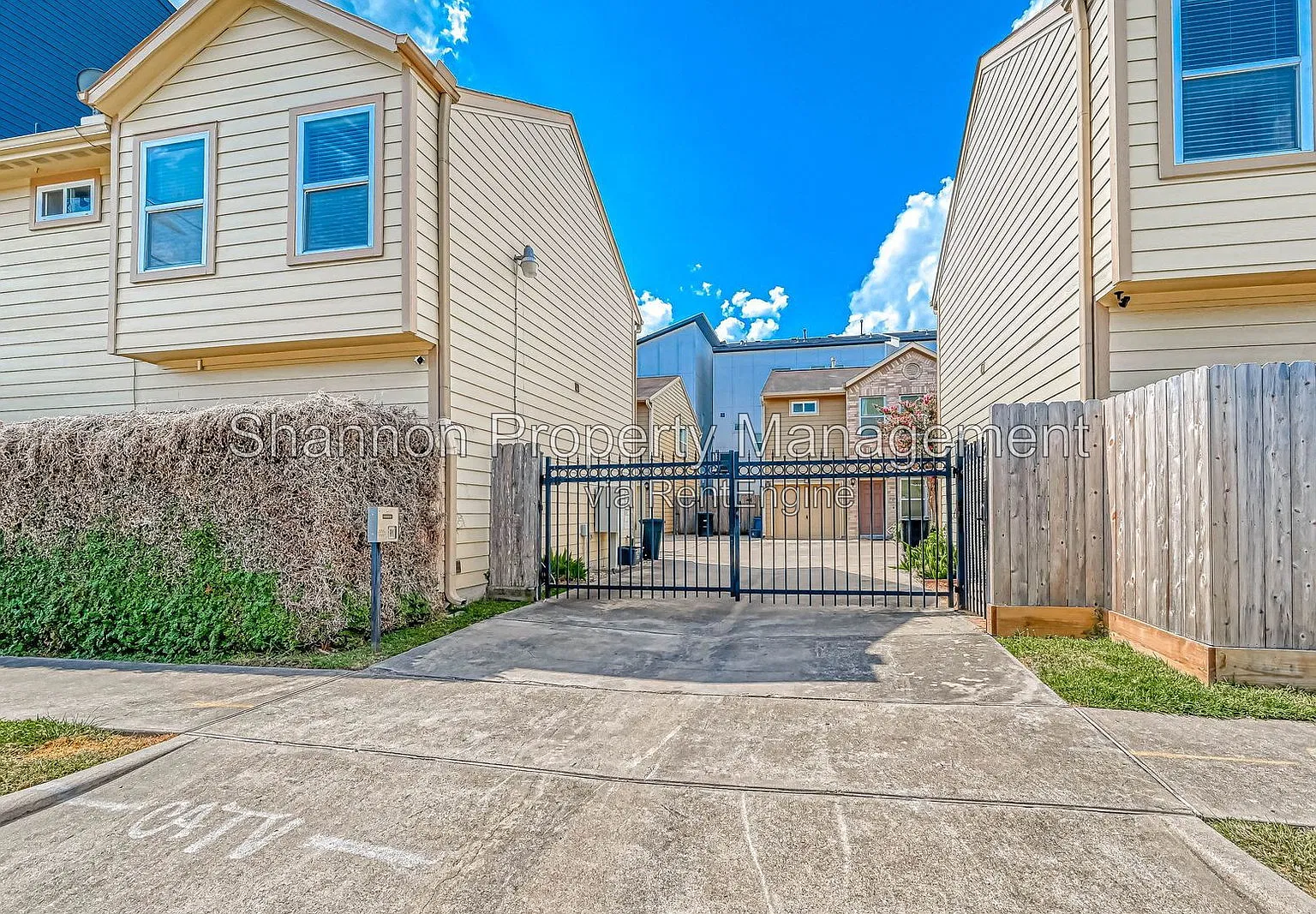 3 bed, 2.5 bath, 1442 sqft, $2,100 — Photo 4