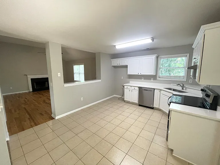 335 Spring Lake Ct — Photo 4