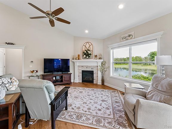 5th image of 4800 Chestnut Springs Dr