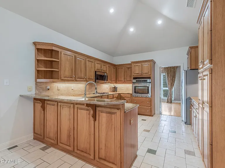 111 Hamlet Ln — Photo 6