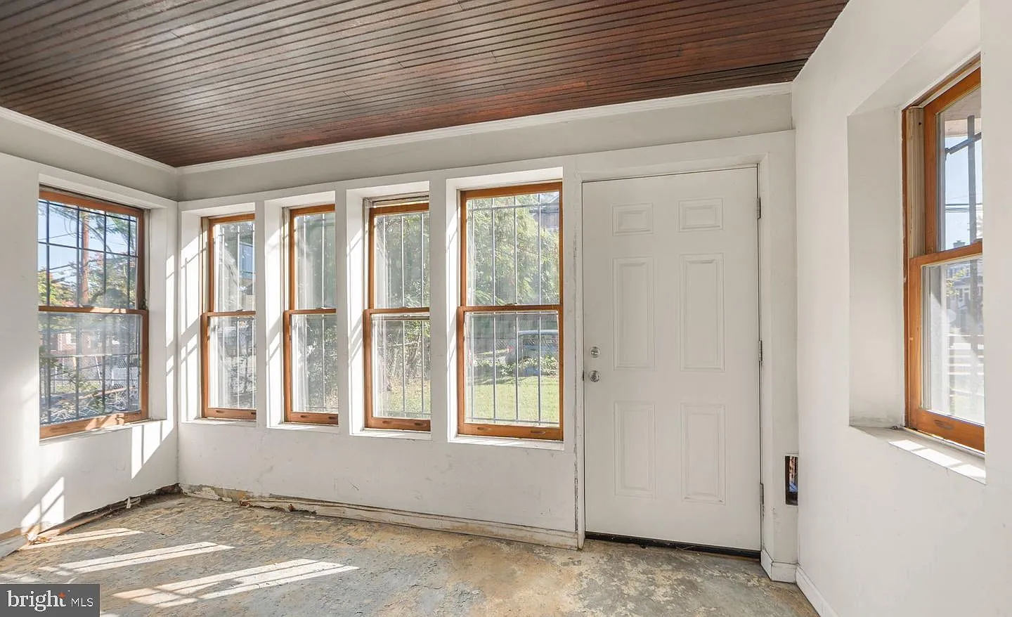 3 bed, 1.5 bath, 1492 sqft, $6,210 — Photo 3