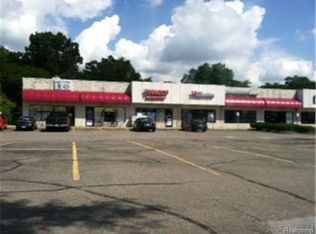 6636 Cooley Lake Rd, Waterford, MI 48327