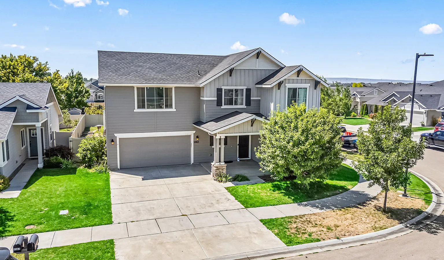 4 bed, 3.5 bath, 2422 sqft, $8,000 — Photo 1