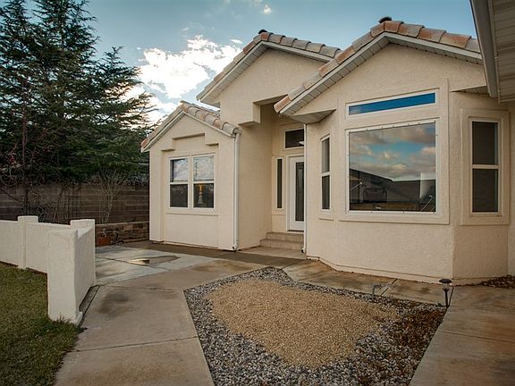4th image of 1765 Desert Dawn Dr