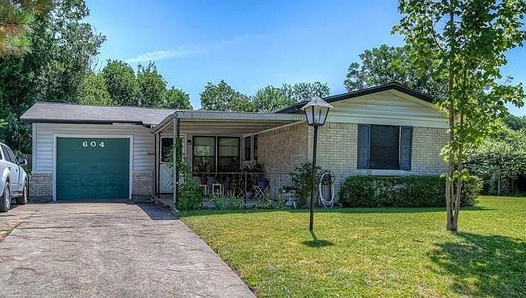 1st image of 604 Warren Dr