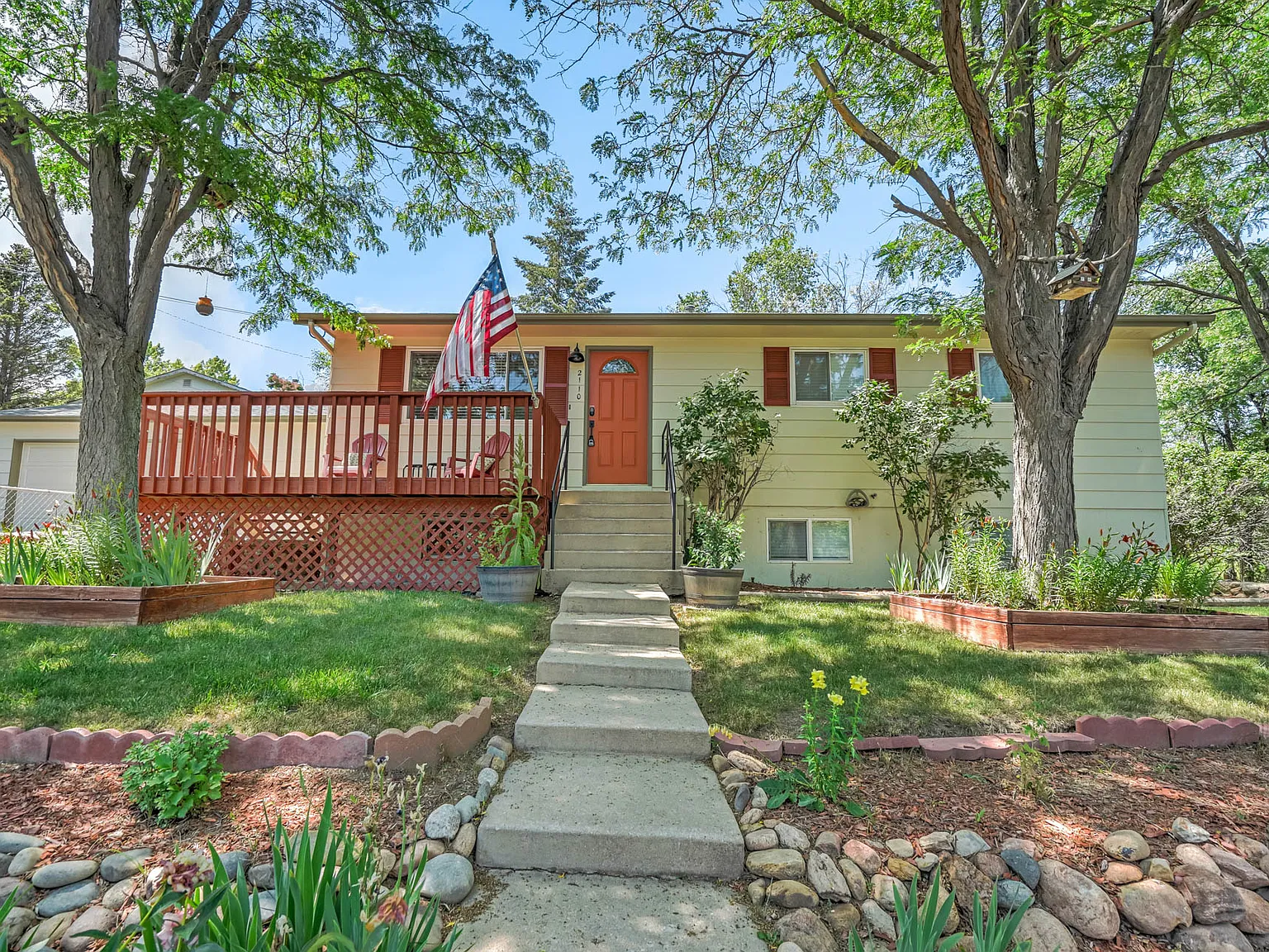 3 bed, 1013 sqft, $2,300 — Photo 3