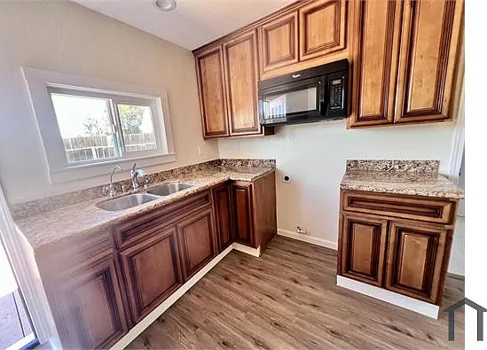 105 Mathilda Ct #B — Photo 11