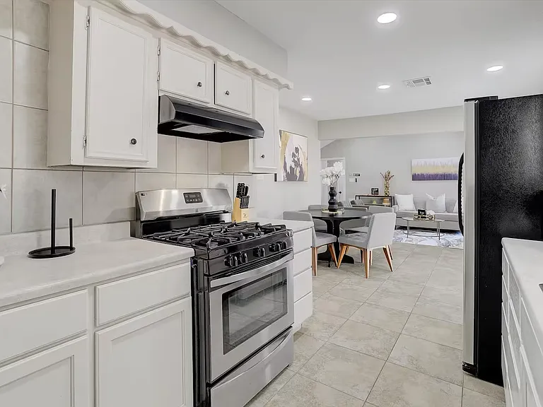 23919 Hunter Spring Cir — Photo 3
