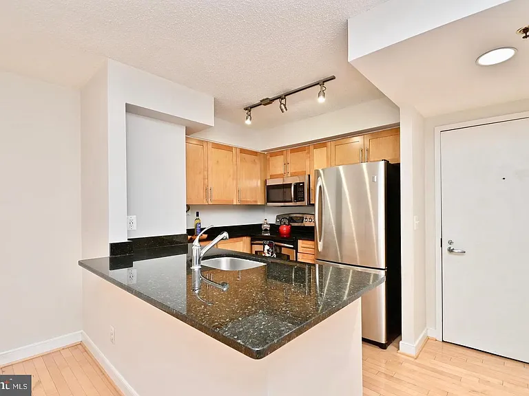 7500 Woodmont Ave #S712 — Photo 8