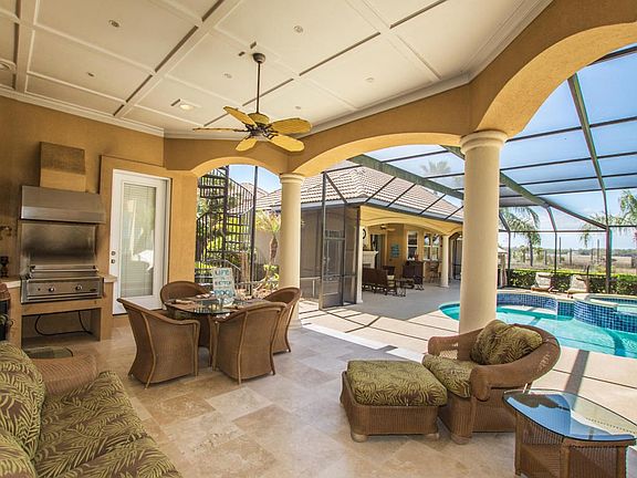 Lanai Dining