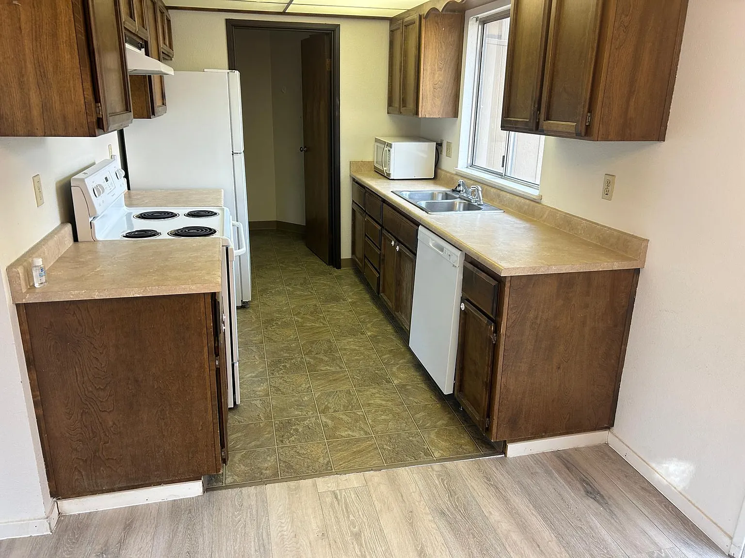 211 W 1st street — Photo 2