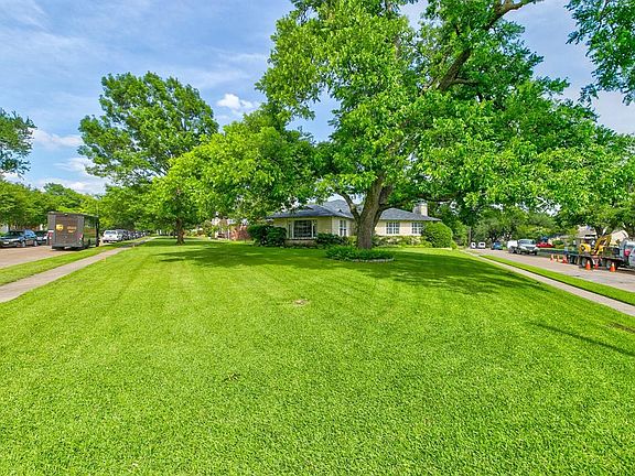 3rd image of 6808 Southridge Dr