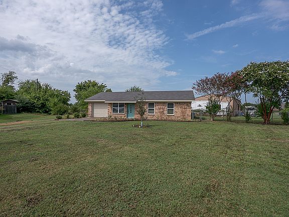 3rd image of 114 McAnally Dr