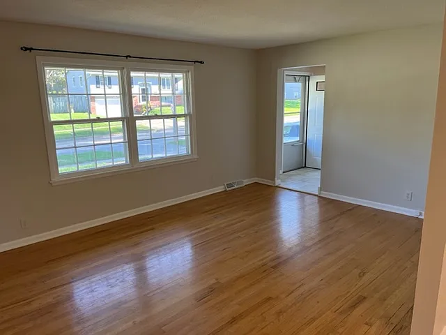 4 bed, 1876 sqft, $1,950 — Photo 3