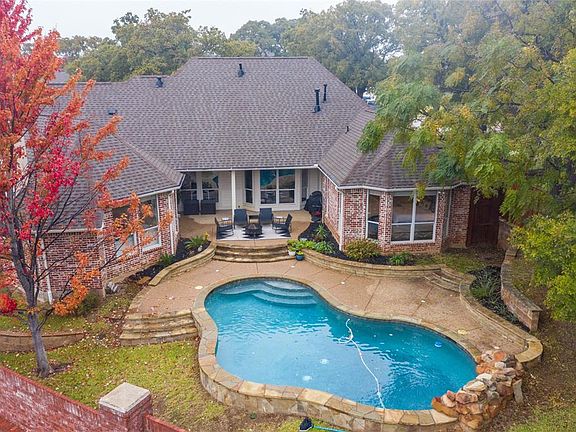 2nd image of 4713 Lakewood Dr