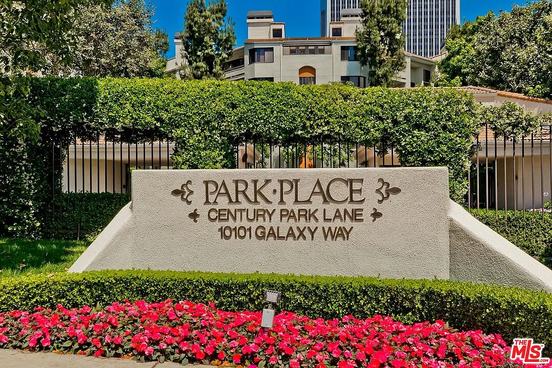 2 bed, 2.0 bath, 1903 sqft, $8,000 — Photo 2