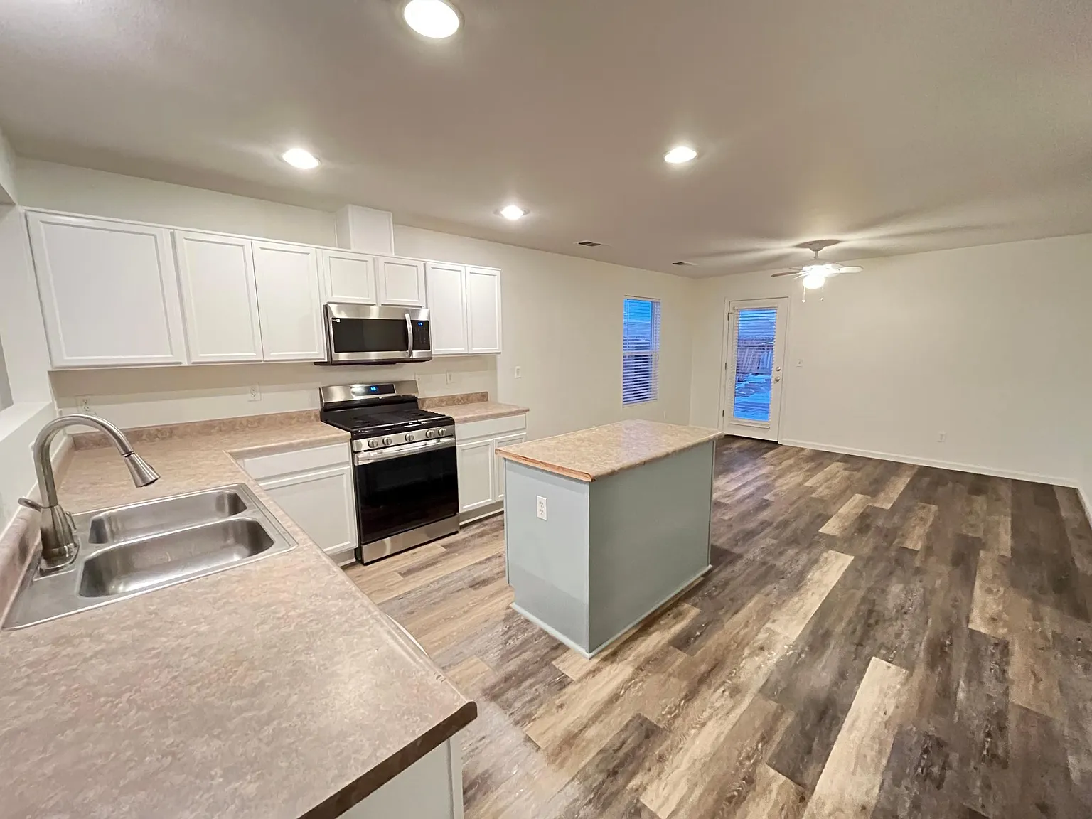 3 bed, 1463 sqft, $2,400 — Photo 3