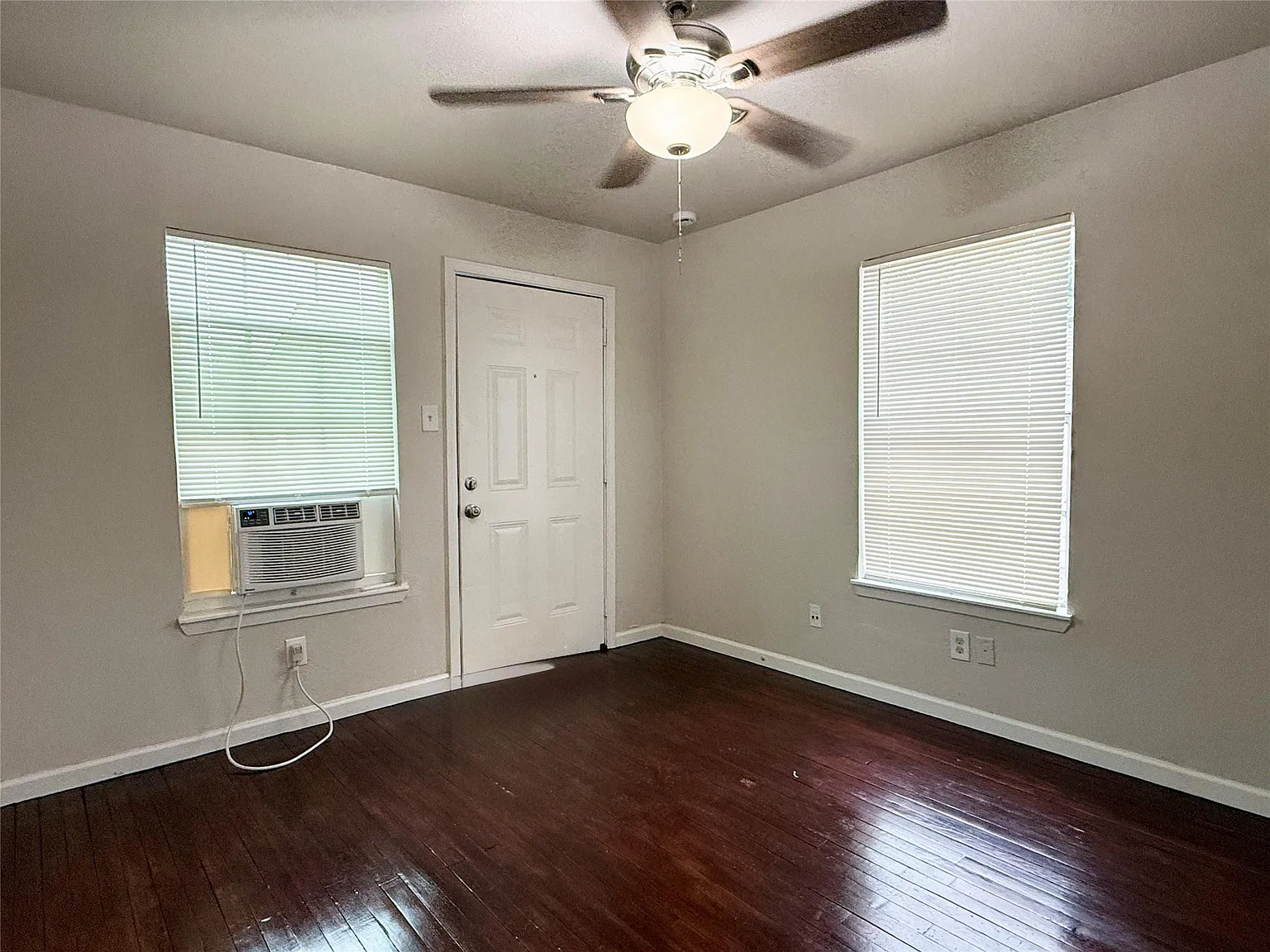 1 bed, 1.0 bath, 598 sqft, $695 — Photo 4