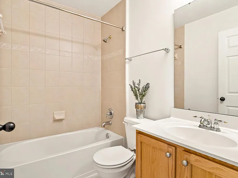 300 Dixon St #308 — Photo 25