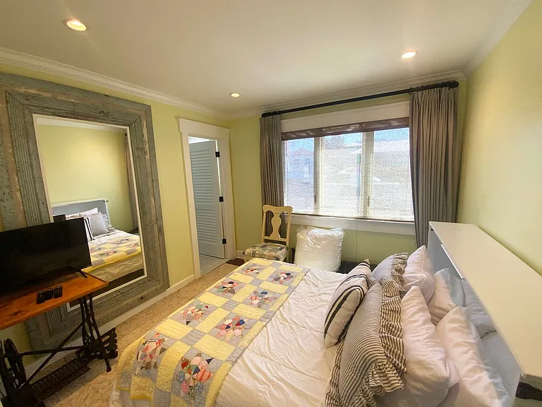 221 Ocean Dr — Photo 15
