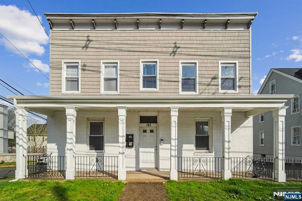 2 bed, 1.0 bath, $2,250 — Photo 1