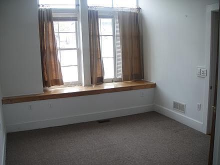 5th image of 110 Woodlawn Ave