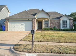 612 E Helena St, Broken Arrow, OK 74012