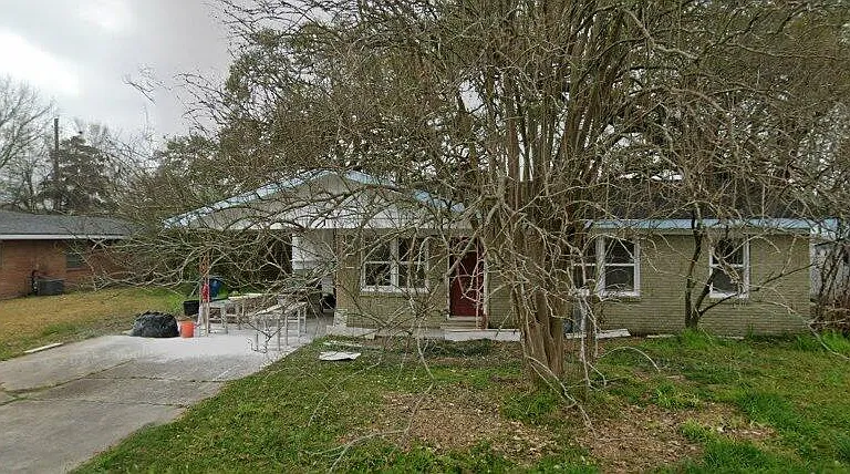 310 Crawford St — Photo 1