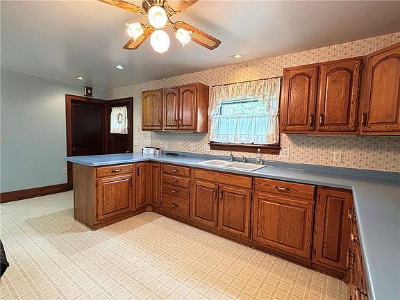 4th image of 203 Reuter Avenue
