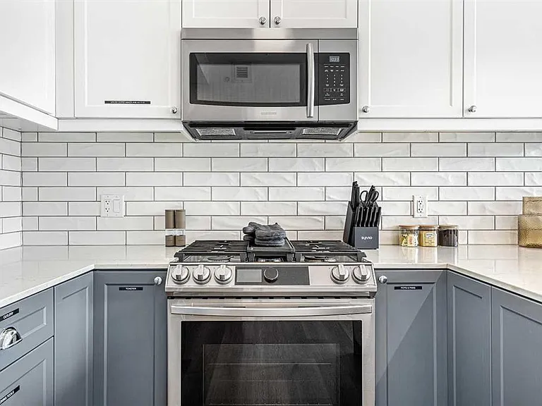 329 9a St NW — Photo 24