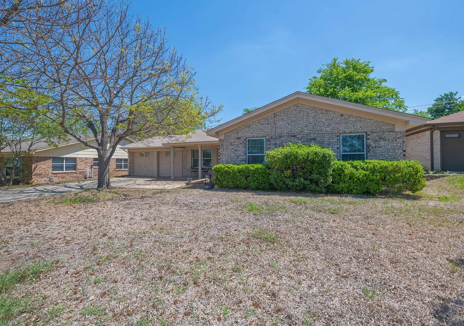 303 Manning Drive — Photo 3