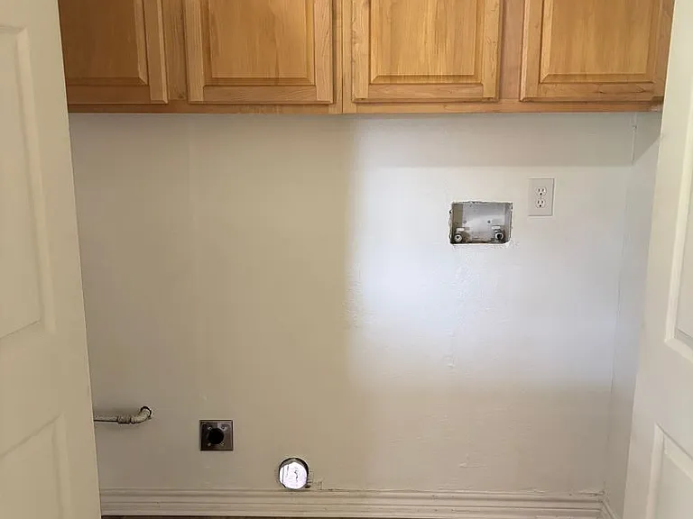 217 Ross Ave — Photo 10