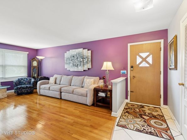 9336 Lavergne Ave, Skokie, IL 60077