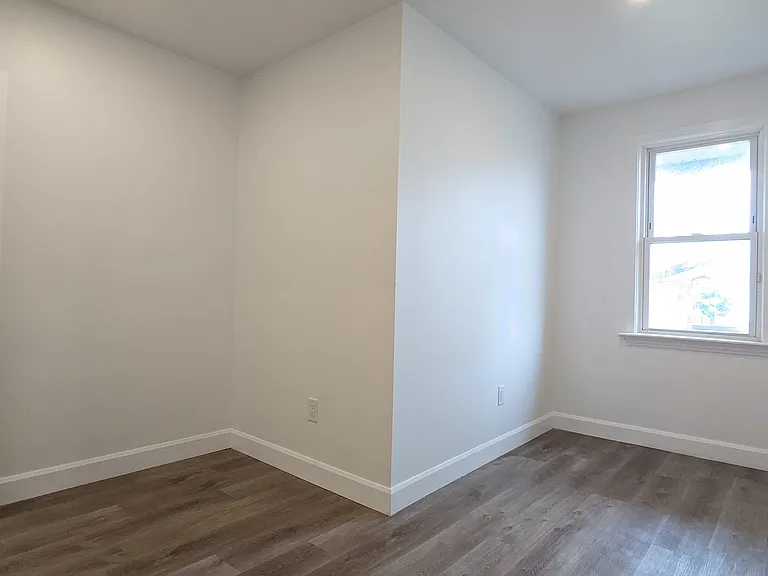1 Admiral Rd — Photo 12