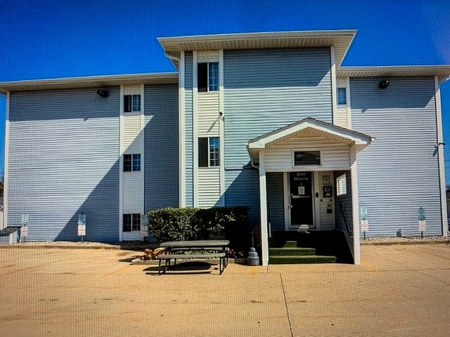 1st image of 3130 W Monroe St APT 207