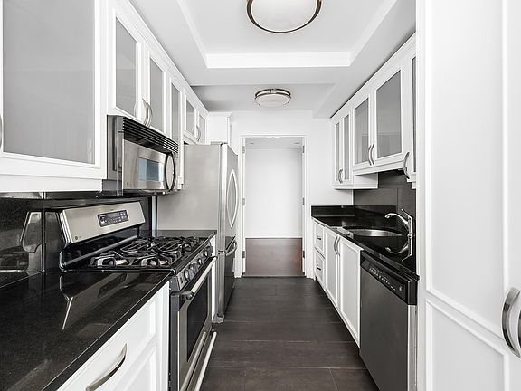 4th image of 300 E 77th St APT 28C