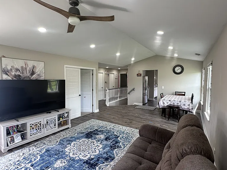 202 E Fabish Dr — Photo 15