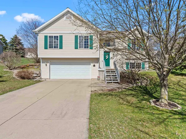 112 Stonefield Cir, Mount Horeb, WI 53572