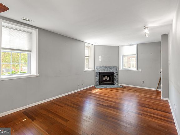 3rd image of 123 Bainbridge St #1