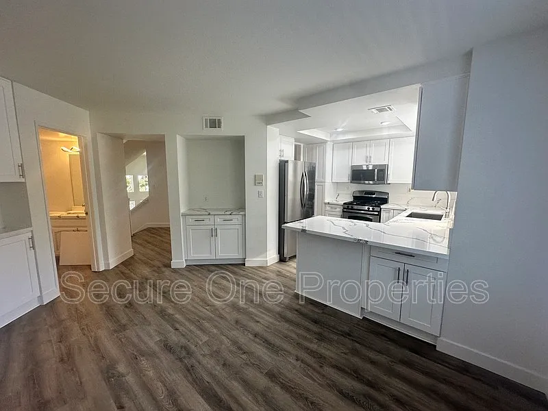 2 bed, 2.5 bath, 1418 sqft, $3,545 — Photo 3