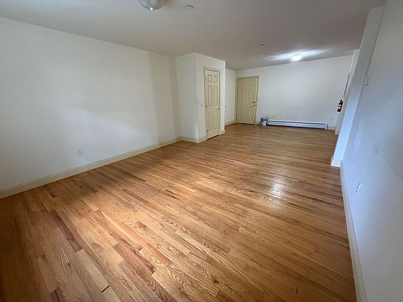 3rd image of 843/845 Mammoth Rd