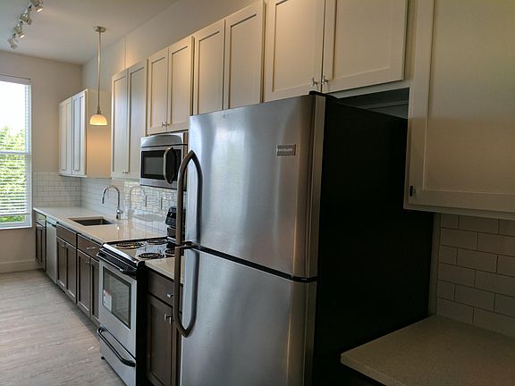 5th image of 1295 Chesapeake Ave