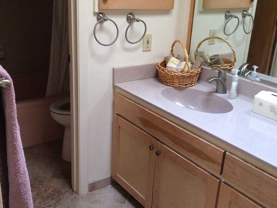 Main bathroom