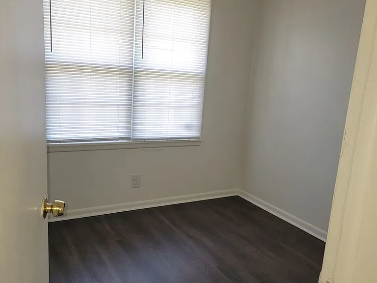 4503 E Linwood Blvd — Photo 7
