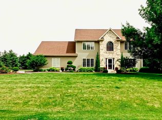 N55W15488 Northway Dr, Menomonee Falls, WI 53051
