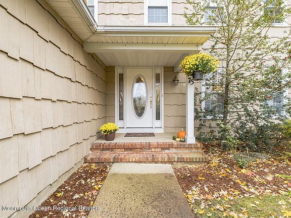 4th image of 75 Sherwood Dr