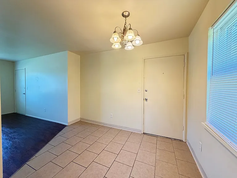 9407 La Grange Rd — Photo 9