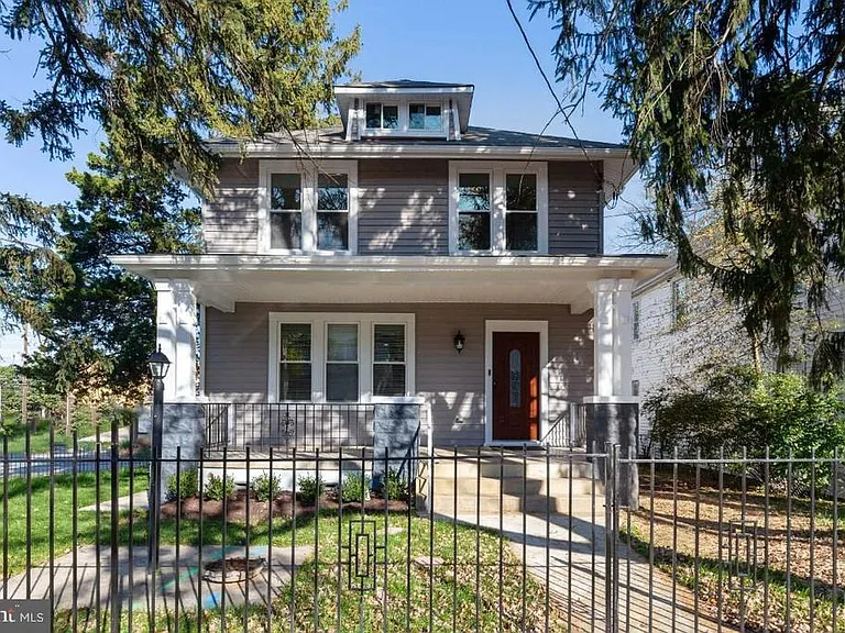 4108 Hayes St NE — Photo 1