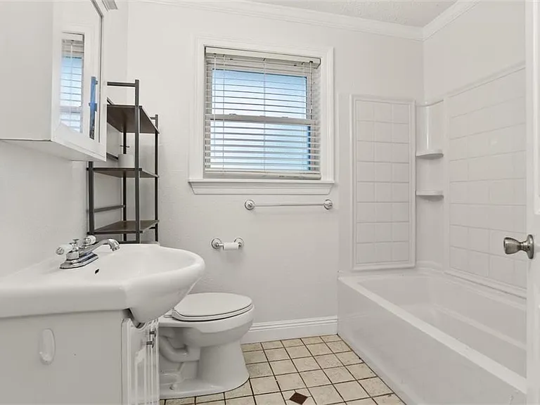 6130 Orleans Ave — Photo 8