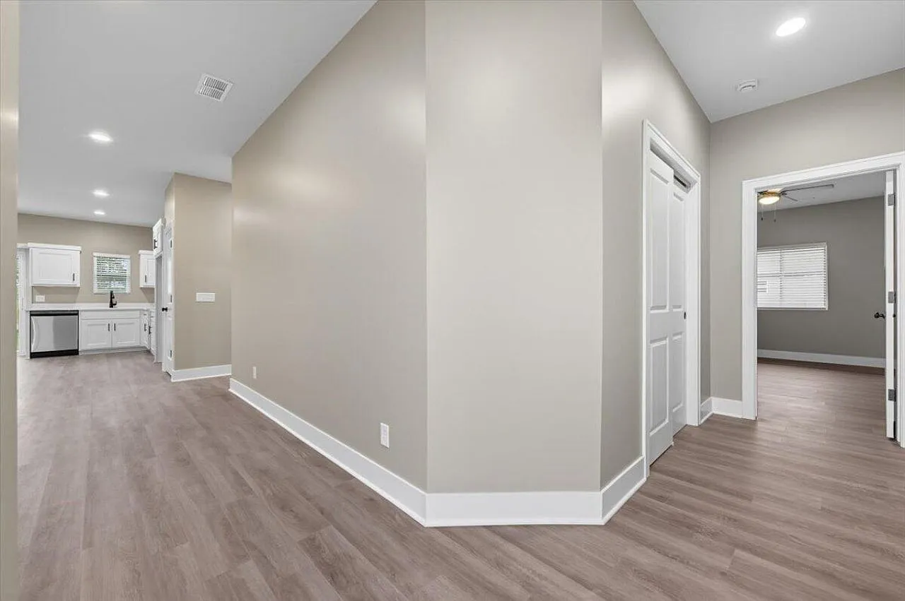 4 bed, 1580 sqft, $2,500 — Photo 3